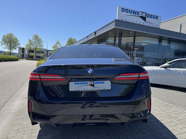 BMW 5-SERIE 520i M Sport NEW MODEL ! super dikke uitvoering, leer, HEAD UP, stoelverwaimg en koeling, stuurverwarming, Harman Kardon, etc