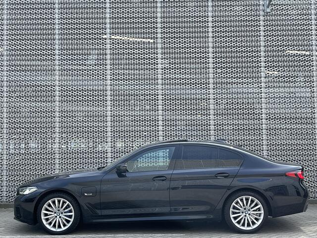 BMW 5-SERIE 545e xDrive Business Edition Plus / Pano / Leder / 360 Camera / Harman-kardon / Dodehoek herkenning / Laser light /