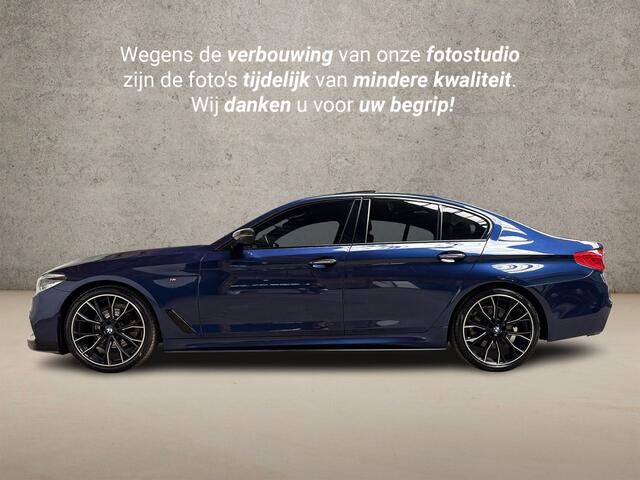 BMW 5-SERIE 520i M Sport High Executive 184Pk Automaat (PANORAMADAK, M PAKKET, GROOT NAVI, MEMORY SEATS, 360 CAMERA, STOELVERWARMING, GETINT GLAS, SFEERVERLICHTING, NIEUWSTAAT)