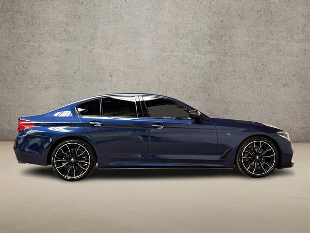 BMW 5-SERIE 520i M Sport High Executive 184Pk Automaat (PANORAMADAK, M PAKKET, GROOT NAVI, MEMORY SEATS, 360 CAMERA, STOELVERWARMING, GETINT GLAS, SFEERVERLICHTING, NIEUWSTAAT)