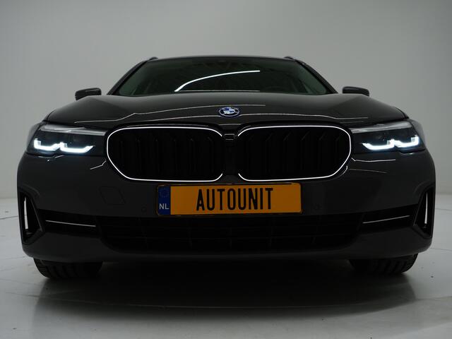 BMW 5-SERIE Touring 520e | LED Grille | Keyless | Leder | Sfeerlicht | Camera | Memory | Cruise | Carplay