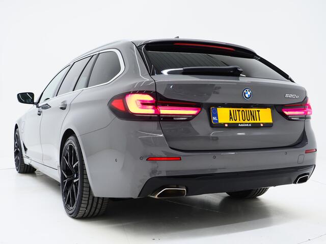 BMW 5-SERIE Touring 520e | LED Grille | Keyless | Leder | Sfeerlicht | Camera | Memory | Cruise | Carplay