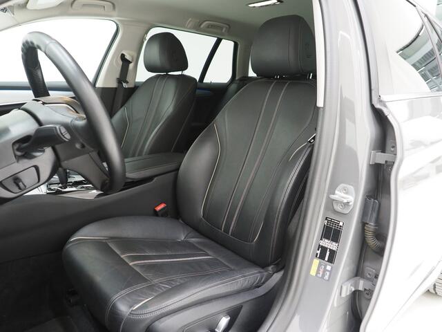 BMW 5-SERIE Touring 520e | LED Grille | Keyless | Leder | Sfeerlicht | Camera | Memory | Cruise | Carplay