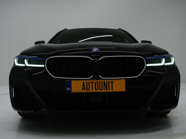 BMW 5-SERIE Touring 530e M Sport Shadow Line | Panoramadak | LED Grille | Harman/Kardon | Leder | HUD | 360 | LaserLED | Carplay