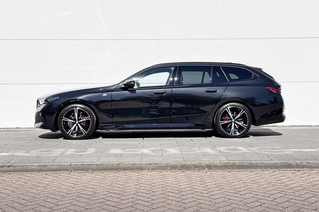 BMW 5-SERIE Touring 520i | M-Sport PRO | Trekhaak | Driving Assistant Plus | Panoramadak | Innovation Pack | Travel Pack | Comfort Pack