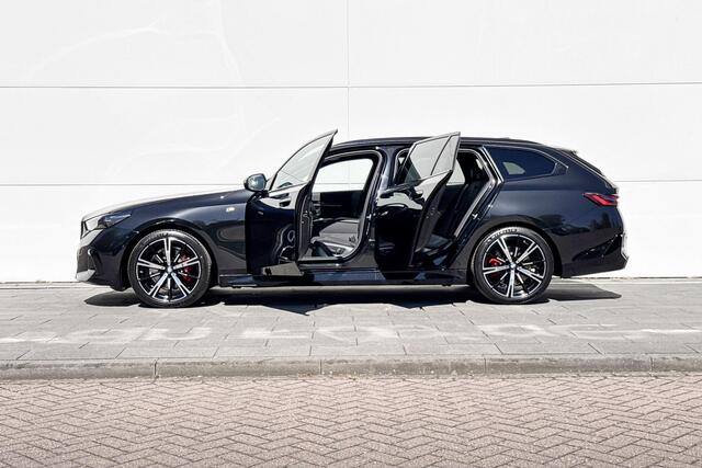 BMW 5-SERIE Touring 520i | M-Sport PRO | Trekhaak | Driving Assistant Plus | Panoramadak | Innovation Pack | Travel Pack | Comfort Pack