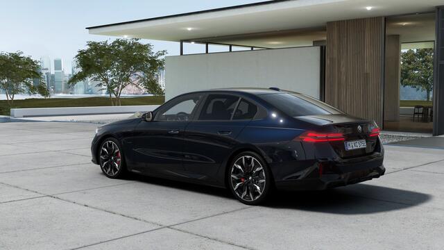 BMW 5-SERIE 530e M Sport Automaat / Achteruitrijcamera / M Multifunctionele Stoelen / Comfort Access / Adaptieve LED / Stuurverwarming