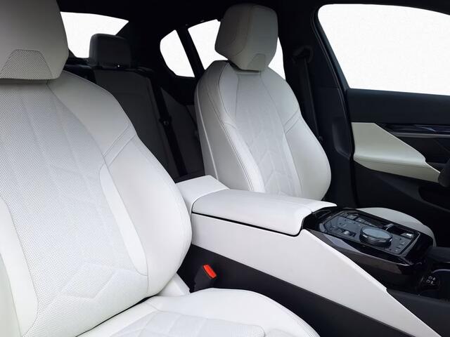 BMW 5-SERIE 550e xDrive M-SPORT Pro ** PANO, IVORY LEDER, STOELVENT, B&W Sound, 21-inch LMV ** Ex. BMW AG - 26k onder NP ** ** INFORMEER OOK NAAR ONZE AANTREKKELIJKE FINANCIAL-LEASE TARIEVEN **