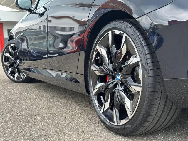 BMW 5-SERIE Touring 550e xDrive M-SPORT Pro ** PANO, IVORY LEDER, ACTIVE LENKUNG, 21-inch LMV, TREKH ** 1e EIG - UNGALLFREI - Ex. BMW ** ** INFORMEER OOK NAAR ONZE AANTREKKELIJKE FINANCIAL-LEASE TARIEVEN **
