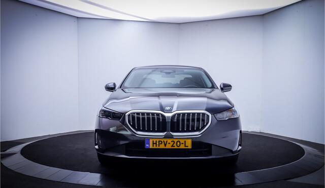 BMW 5-SERIE 550e xDrive FULL.LED | KEYLESS | DODEHOEK | CARPLAY | HEAD-UP | ADAPTIEVE CRUISE | LANE.ASS| ELEK.TREKHAAK