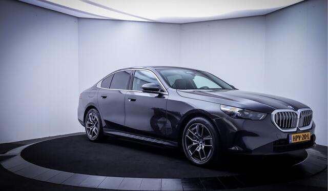 BMW 5-SERIE 550e xDrive FULL.LED | KEYLESS | DODEHOEK | CARPLAY | HEAD-UP | ADAPTIEVE CRUISE | LANE.ASS| ELEK.TREKHAAK