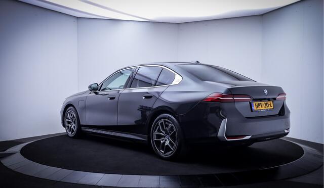 BMW 5-SERIE 550e xDrive FULL.LED | KEYLESS | DODEHOEK | CARPLAY | HEAD-UP | ADAPTIEVE CRUISE | LANE.ASS| ELEK.TREKHAAK
