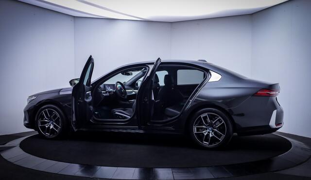 BMW 5-SERIE 550e xDrive FULL.LED | KEYLESS | DODEHOEK | CARPLAY | HEAD-UP | ADAPTIEVE CRUISE | LANE.ASS| ELEK.TREKHAAK