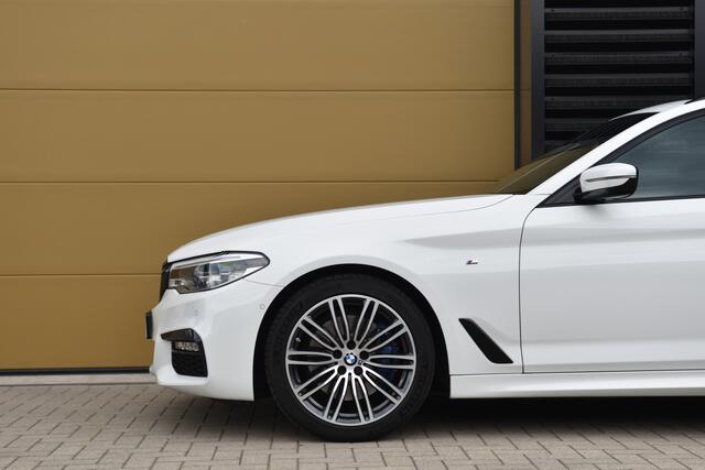 BMW 5-SERIE Touring 530i High Executive * M-Sport * Head-up * DAB * Panoramadak * Harman/Kardon *