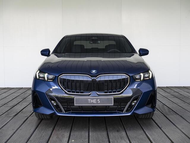 BMW 5-SERIE 530e xDrive | M Sportpakket Pro | Innovation Pack | Travel Pack | Panoramadak