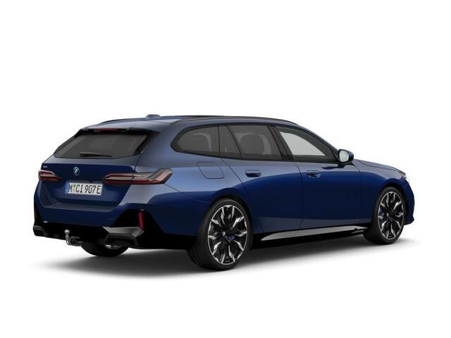 BMW 5-SERIE Touring 550e xDrive M Sportpakket Pro | Innovation Pack | Comfort Pack | Travel Pack