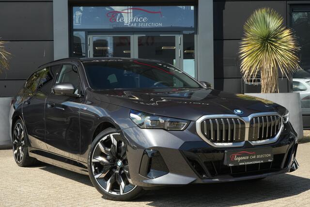 BMW 5-SERIE Touring 530e M Sport High Executive 300pk HarmanKardon/Stoelventilatie/360Camera