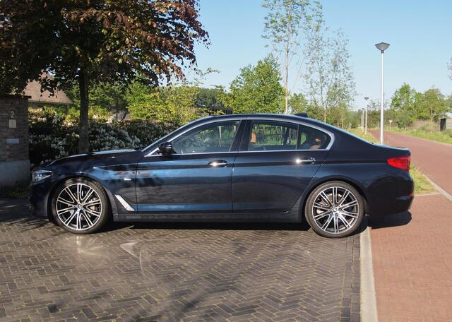 BMW 5-SERIE 530i High Executive | Panoramadak | Sfeerverlichting | Apple Carplay | Cruise Control |