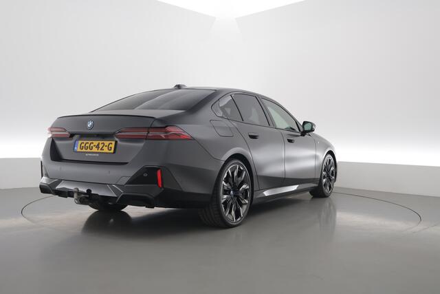 BMW 5-SERIE 550e xDrive M-Sport Pro | Rijklaar! | SOH 93.7% | 6-Cilinder | Pano | Elek. Trekhaak | Bowers&Wilkins | Widescreen | Ventilatie | Stoel-stuurverw. | Sfeerverl. | 360*+PDC | LED | Elek. Klep | V