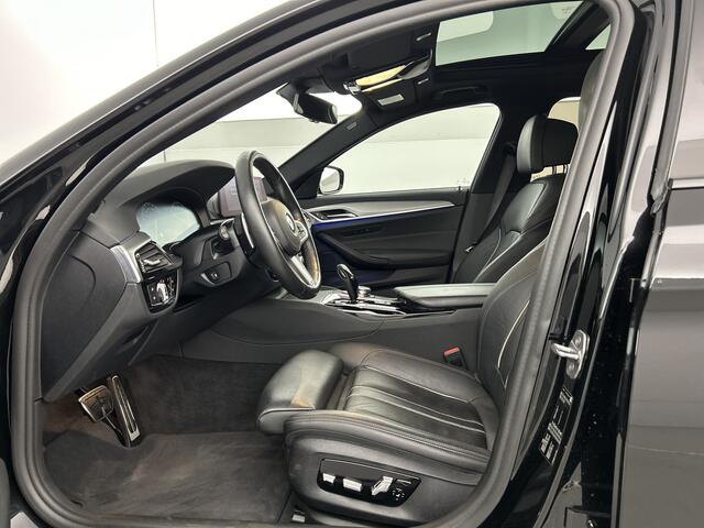 BMW 5-SERIE Touring 520i M-Sport Shadow Line Pano-dak/Leder/Camera/Memory