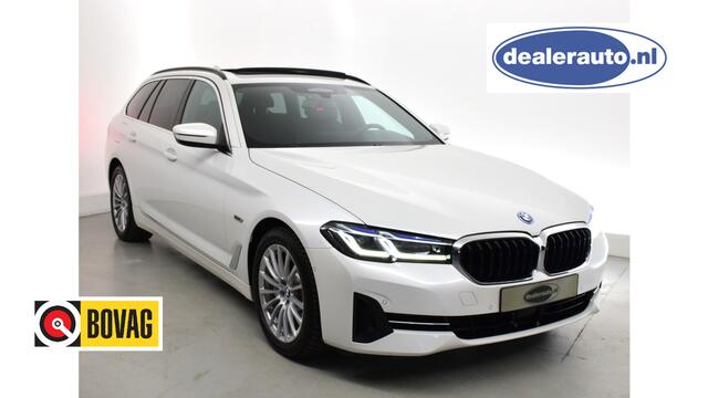 BMW 5-SERIE Touring 520e High Executive-Comfortstoelen- Harman Kardon - Comfort/ Massage-HUD-Panorama-Trekhaak-Comfort access, digitaal dashboard HUD, Carplay, comfort stoelen