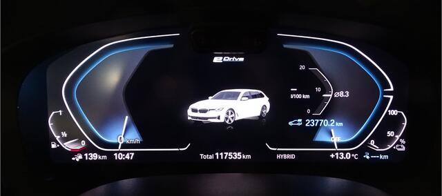 BMW 5-SERIE Touring 520e High Executive-Comfortstoelen- Harman Kardon - Comfort/ Massage-HUD-Panorama-Trekhaak-Comfort access, digitaal dashboard HUD, Carplay, comfort stoelen