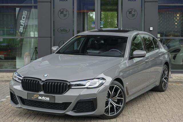 BMW 5-SERIE 520i 184pk M-sport Schuifdak *BTW* Comfortstoelen Individual Sfeerverlichting NLauto 1e Eigenaar