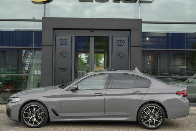 BMW 5-SERIE 520i 184pk M-sport Schuifdak *BTW* Comfortstoelen Individual Sfeerverlichting NLauto 1e Eigenaar
