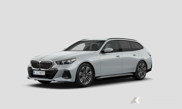 BMW 5-SERIE 530e xDrive Touring M Sport | Maxton | Harman/Kardon | Trekhaak | Driving Ass. Plus | 21 Inch |