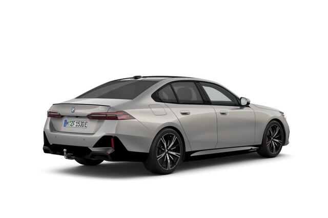 BMW 5-SERIE Sedan 530e M Sport Edition | M Sportpakket Pro | Innovation Pack | Travel Pack | Comfort Pack | Trekhaak