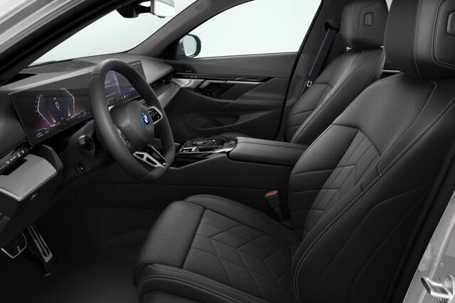 BMW 5-SERIE Sedan 530e M Sport Edition | M Sportpakket Pro | Innovation Pack | Travel Pack | Comfort Pack | Trekhaak