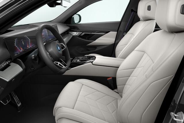 BMW 5-SERIE Touring 530e M Sport Edition | M Sportpakket Pro | Innovation Pack | Travel Pack | Comfort Pack | Trekhaak