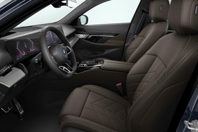 BMW 5-SERIE Touring 530e M Sport Edition | M Sportpakket Pro | Innovation Pack | Travel Pack | Comfort Pack | Trekhaak