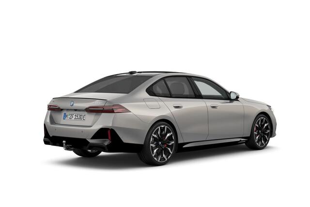 BMW 5-SERIE Sedan 550e xDrive | M Sportpakket Pro | Innovation Pack | Travel Pack | Comfort Pack | Trekhaak