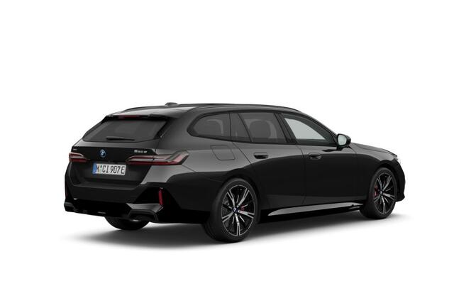 BMW 5-SERIE Touring 550e xDrive | M Sportpakket Pro | Innovation Pack | Travel Pack | Comfort Pack