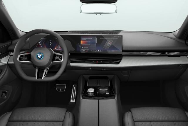 BMW 5-SERIE Touring 550e xDrive | M Sportpakket Pro | Innovation Pack | Travel Pack | Comfort Pack
