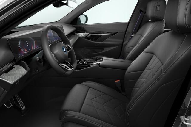 BMW 5-SERIE Touring 550e xDrive | M Sportpakket Pro | Innovation Pack | Travel Pack | Comfort Pack