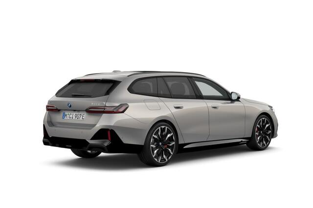 BMW 5-SERIE Touring 550e xDrive | M Sportpakket Pro | Innovation Pack | Travel Pack | Comfort Pack