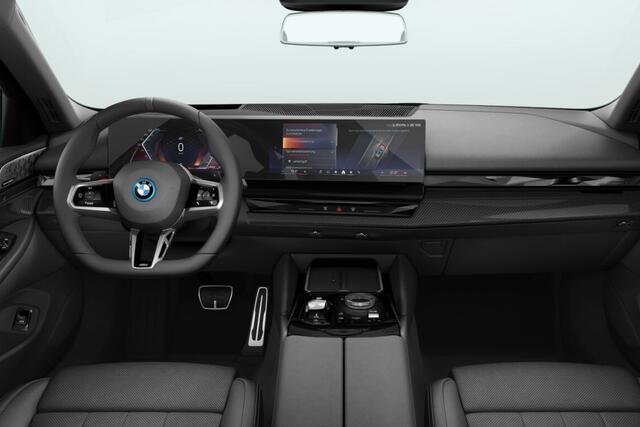 BMW 5-SERIE Touring 550e xDrive | M Sportpakket Pro | Innovation Pack | Travel Pack | Comfort Pack