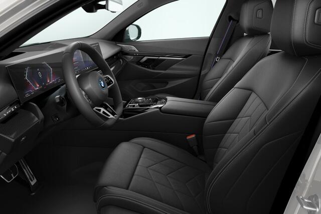 BMW 5-SERIE Touring 550e xDrive | M Sportpakket Pro | Innovation Pack | Travel Pack | Comfort Pack