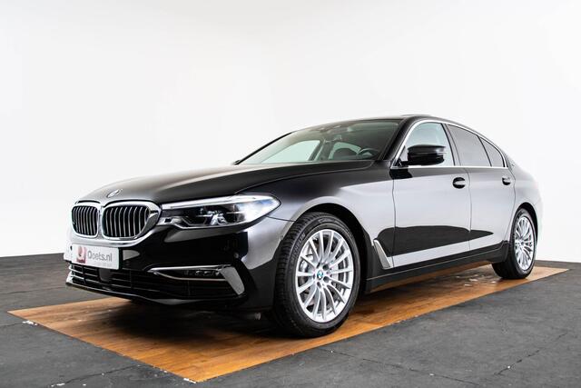 BMW 5-SERIE 530i xDrive High Executive Luxury Line - Trekhaak - Panoramadak - Comfort Access - Driving Assistant Plus - Head up - Comfortstoelen - Elektrisch verwarmde voorstoelen - Hifi - Grootlichtassistent -