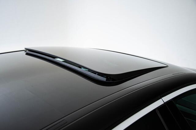 BMW 5-SERIE 530i xDrive High Executive Luxury Line - Trekhaak - Panoramadak - Comfort Access - Driving Assistant Plus - Head up - Comfortstoelen - Elektrisch verwarmde voorstoelen - Hifi - Grootlichtassistent -