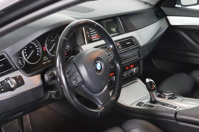 BMW 5-SERIE Touring 520xd High Executive, Xenon, Cruise Control, Stoelverwarming, Lederen Bekleding, Trekhaak, Nieuwe APK