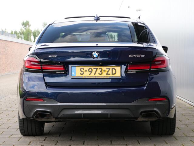 BMW 5-SERIE 545e xDrive High Executive 394 Pk Automaat Navi / DAB / Camera's / Apple Carplay / Leer / Pano-dak