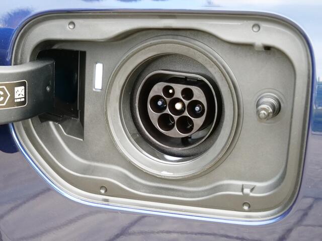 BMW 5-SERIE 545e xDrive High Executive 394 Pk Automaat Navi / DAB / Camera's / Apple Carplay / Leer / Pano-dak