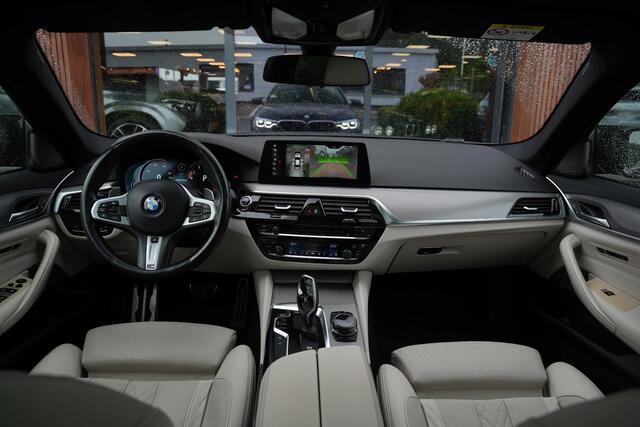 BMW 5-SERIE M550i xDrive High Executive Schuifdak Adapt. Cruise Massage Harman/Kardon Stoelvent. 20''LM
