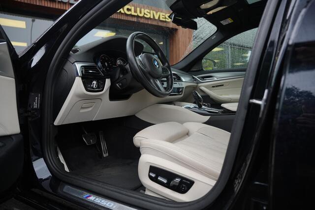 BMW 5-SERIE M550i xDrive High Executive Schuifdak Adapt. Cruise Massage Harman/Kardon Stoelvent. 20''LM
