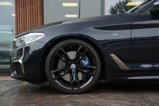 BMW 5-SERIE M550i xDrive High Executive Schuifdak Adapt. Cruise Massage Harman/Kardon Stoelvent. 20''LM