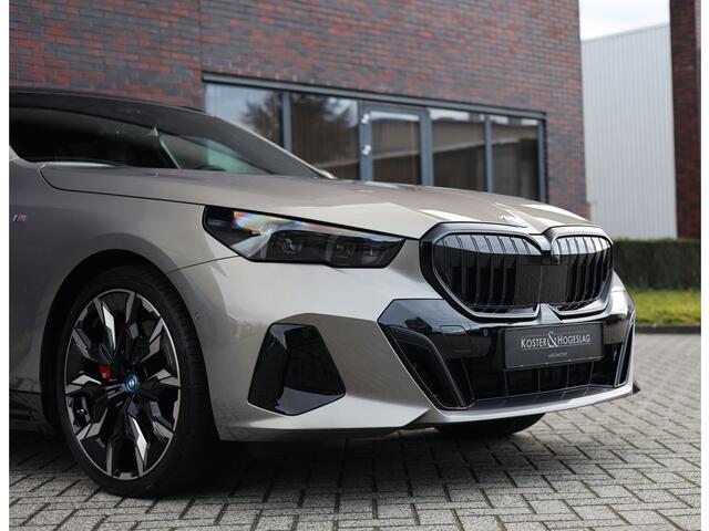 BMW 5-SERIE Touring 550e xDrive | Sportstoel - Pano - Trekhaak - Bow&Wil