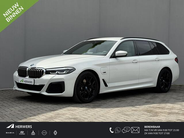 BMW 5-SERIE Touring 530e High Executive M-SPORT INDIVIDUAL / Dealer Onderhouden / Harman Kardon / 1.700 kg Trekgewicht / Elektrische Verstelbare Stoelen / Stoelverwarming / Parkeersensoren Voor en Achter / Elek. Achterklep / Navigatie /